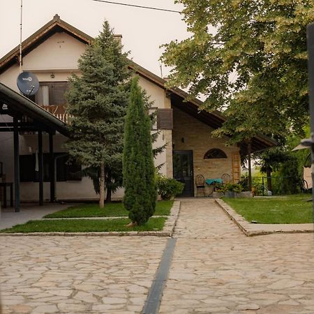 Vila Lio & Restaurant Devojacki Bunar Vladimirovac Екстер'єр фото